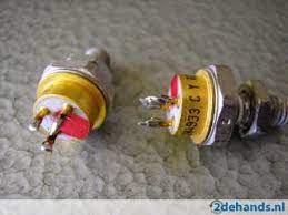 2N4933 TRANSISTOR UHF/VHF 70V 10A 100MHZ